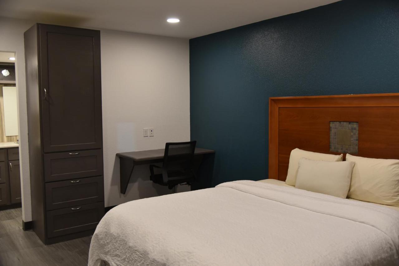 Town Place Studio Apartment Snyder Экстерьер фото