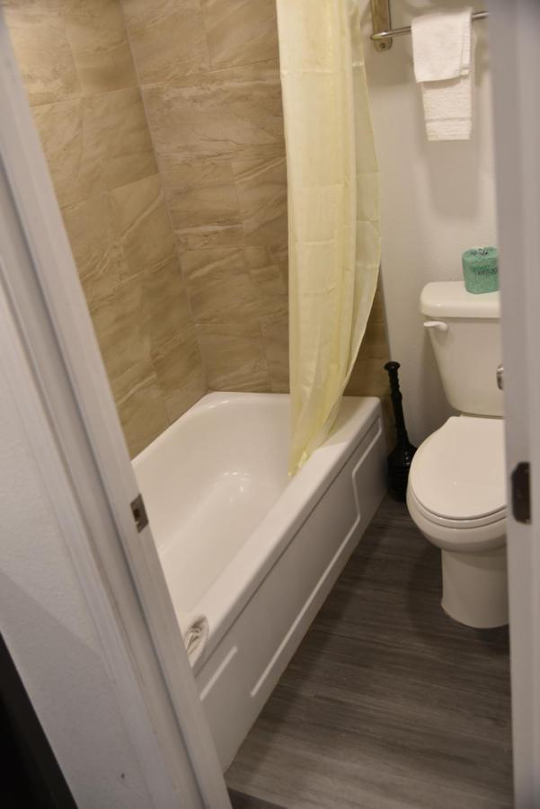 Town Place Studio Apartment Snyder Экстерьер фото