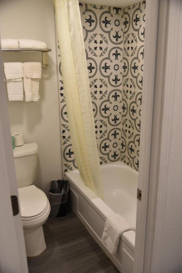 Town Place Studio Apartment Snyder Экстерьер фото