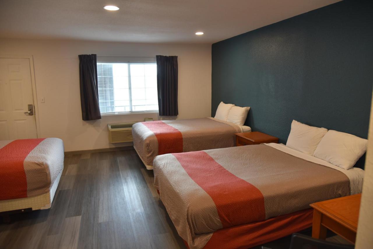 Town Place Studio Apartment Snyder Экстерьер фото