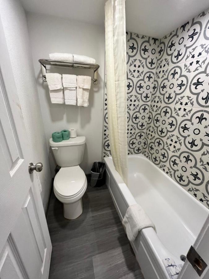 Town Place Studio Apartment Snyder Экстерьер фото