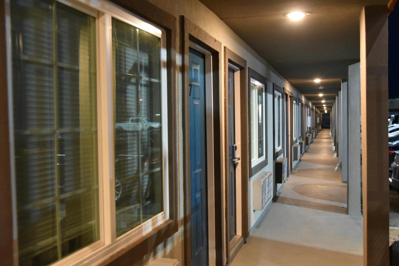 Town Place Studio Apartment Snyder Экстерьер фото