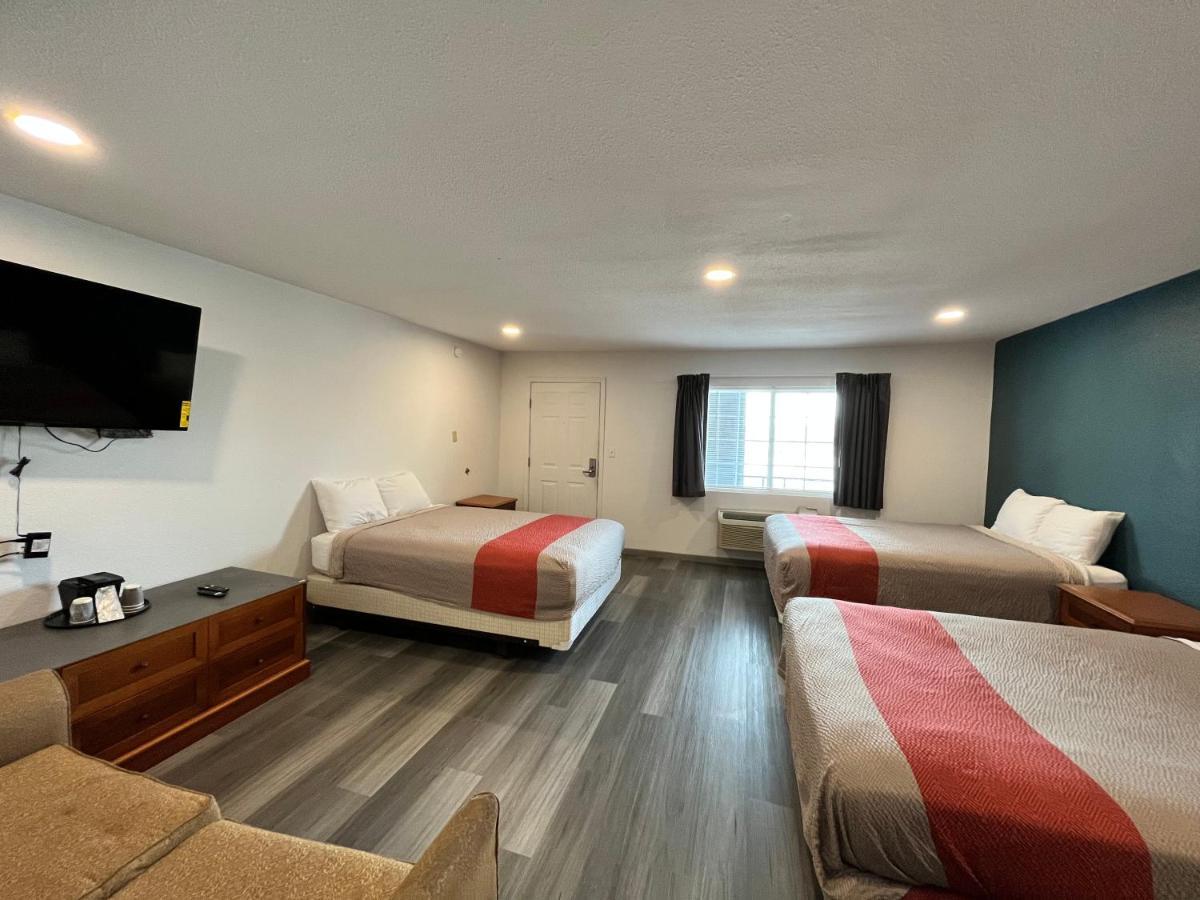Town Place Studio Apartment Snyder Экстерьер фото