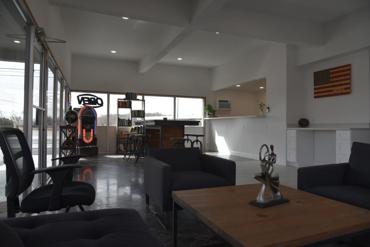 Town Place Studio Apartment Snyder Экстерьер фото