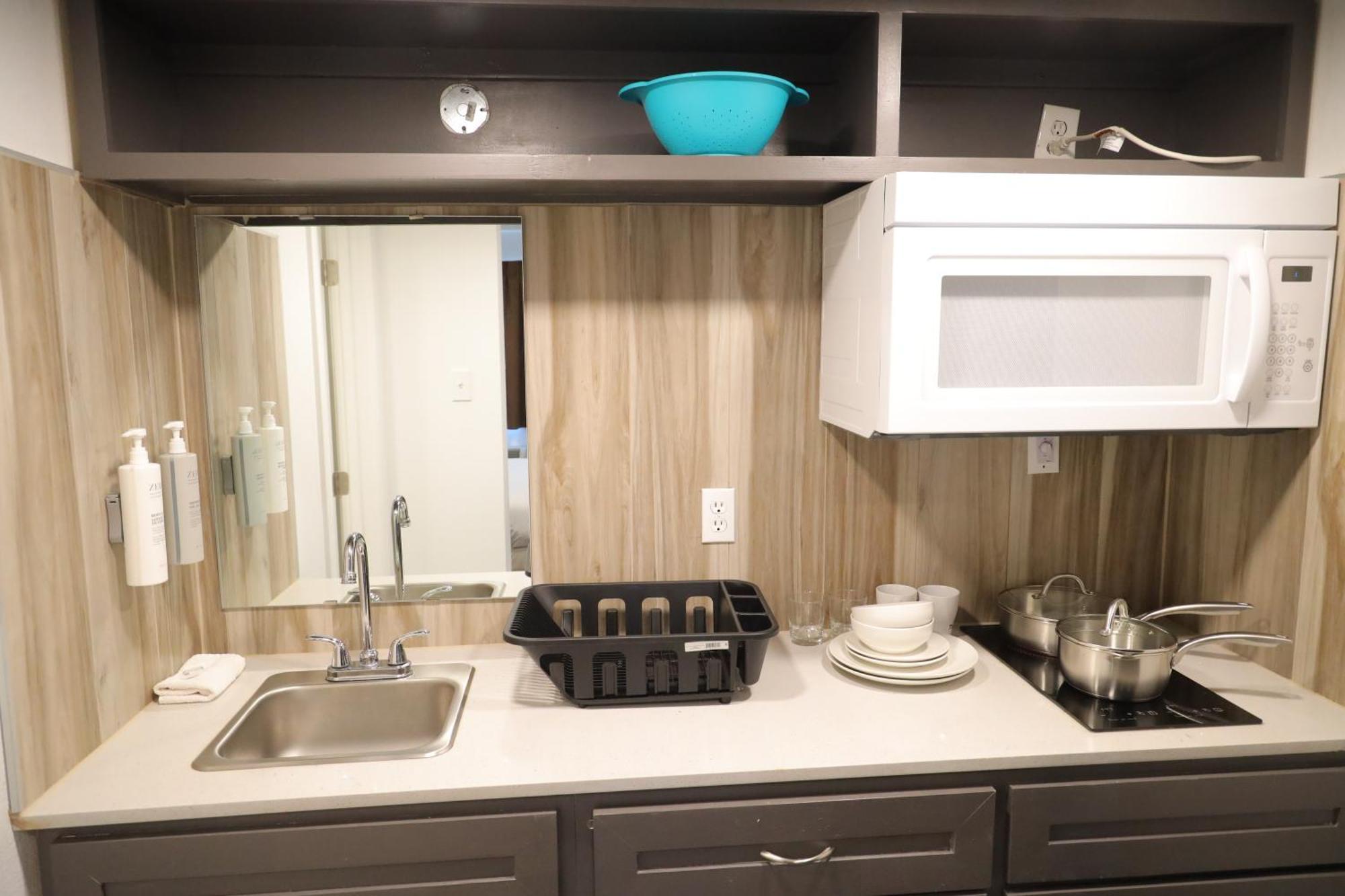 Town Place Studio Apartment Snyder Экстерьер фото
