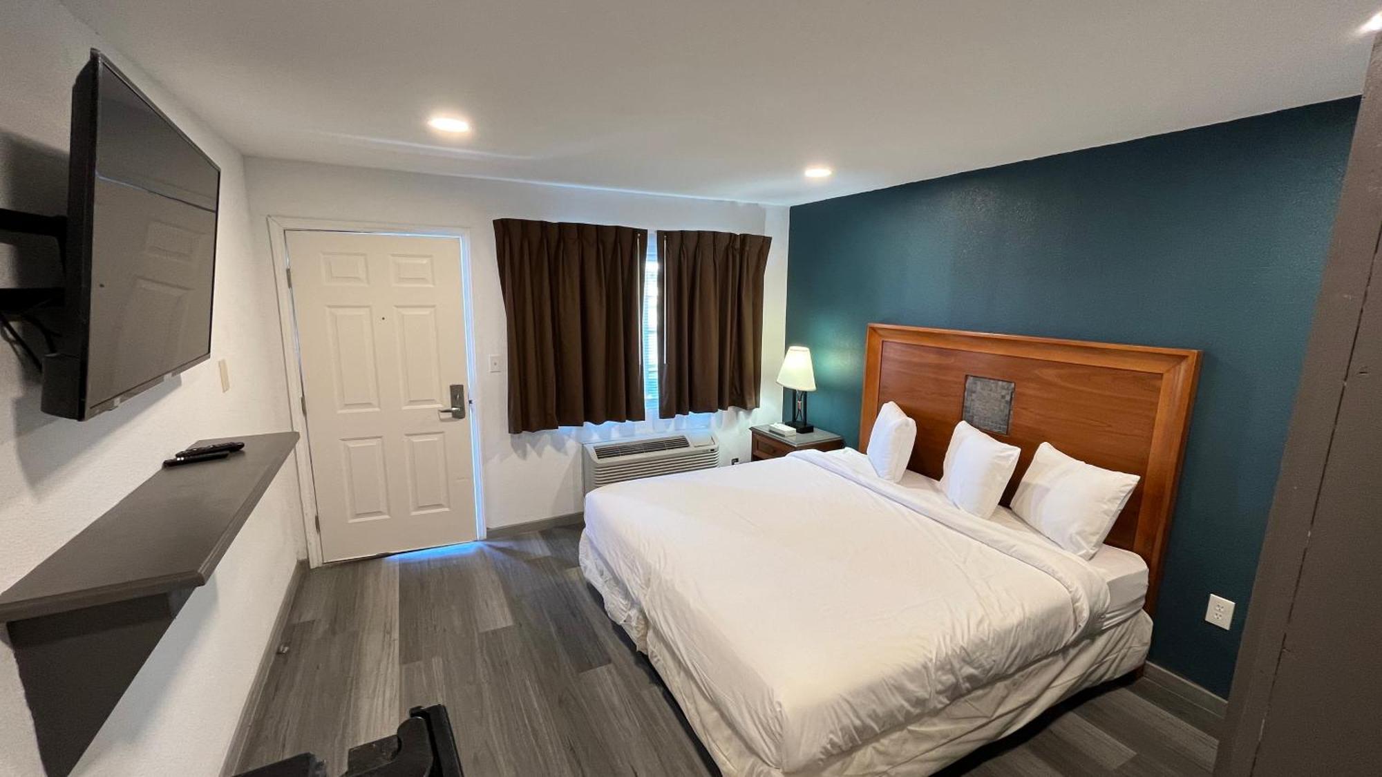 Town Place Studio Apartment Snyder Экстерьер фото